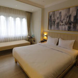 Deluxe Zimmer mit Kingsize-Bett
